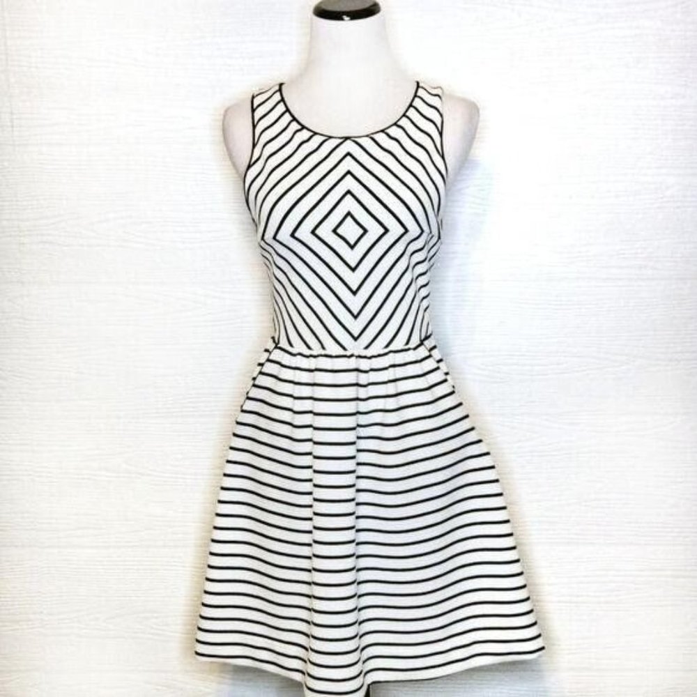 Anthropologie Maeve geometric‎ fit and flare stretch dress pockets  size 4